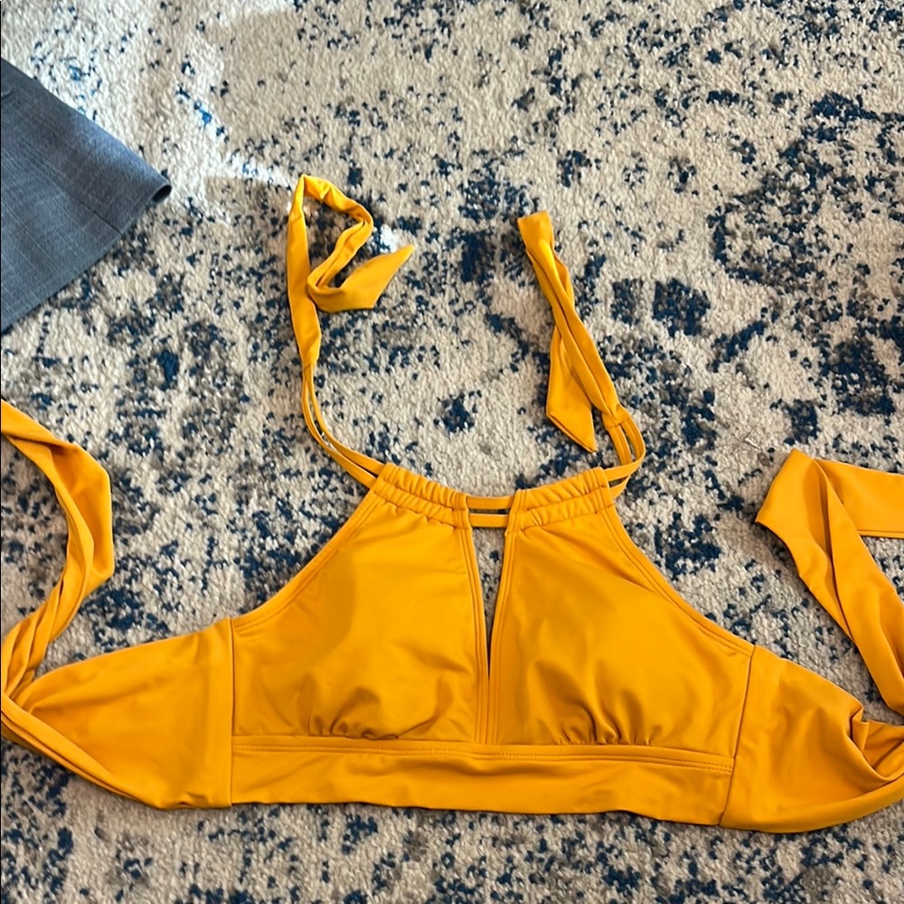 Gibson Latimer Bright Yellow Top